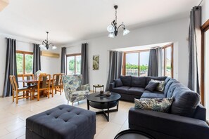 TV, ping pong - Villa Corallina - Four Bedroom Villa, Sleeps 9 (Peyia)