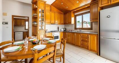 Villa Corallina - Four Bedroom Villa, Sleeps 9