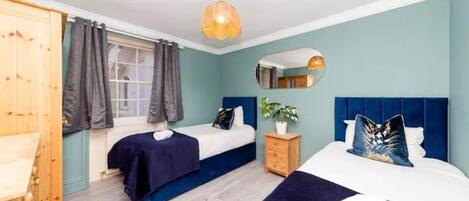 2 bedrooms, iron/ironing board, free WiFi, bed sheets