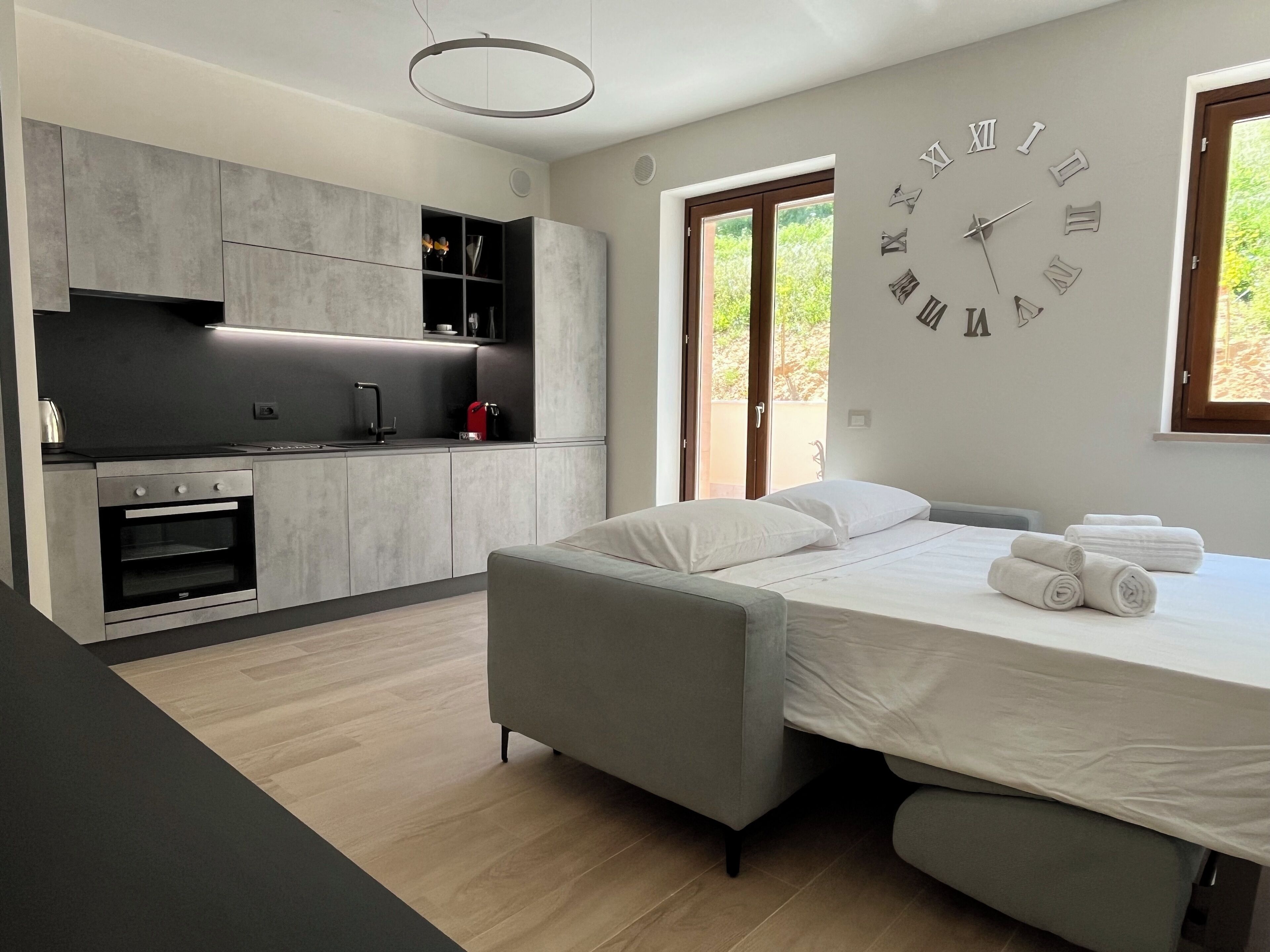 2 habitaciones, escritorio, tabla de planchar con plancha y wifi 