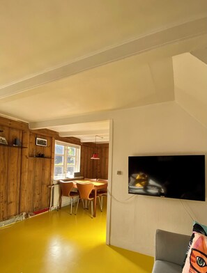 Living area - Cosy house with private parking in downtown Tórshavn (Tórshavn)