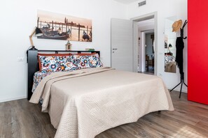 3 chambres, fer et planche à repasser, lit parapluie, Wi-Fi gratuit