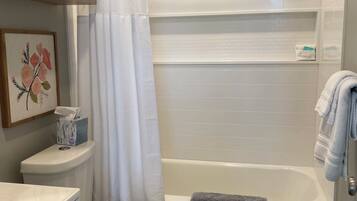 Hårføner, håndklær, såpe og sjampo