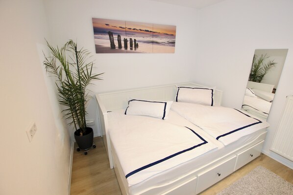 1 bedroom, desk, free WiFi, bed sheets