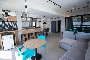 Shower, free toiletries, towels, soap - Studio 309 WBE São Paulo prx PUC Allianz (São Paulo)