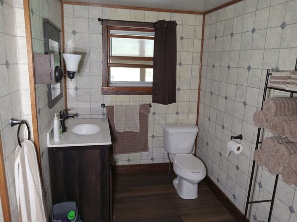 Towels, soap, shampoo, toilet paper