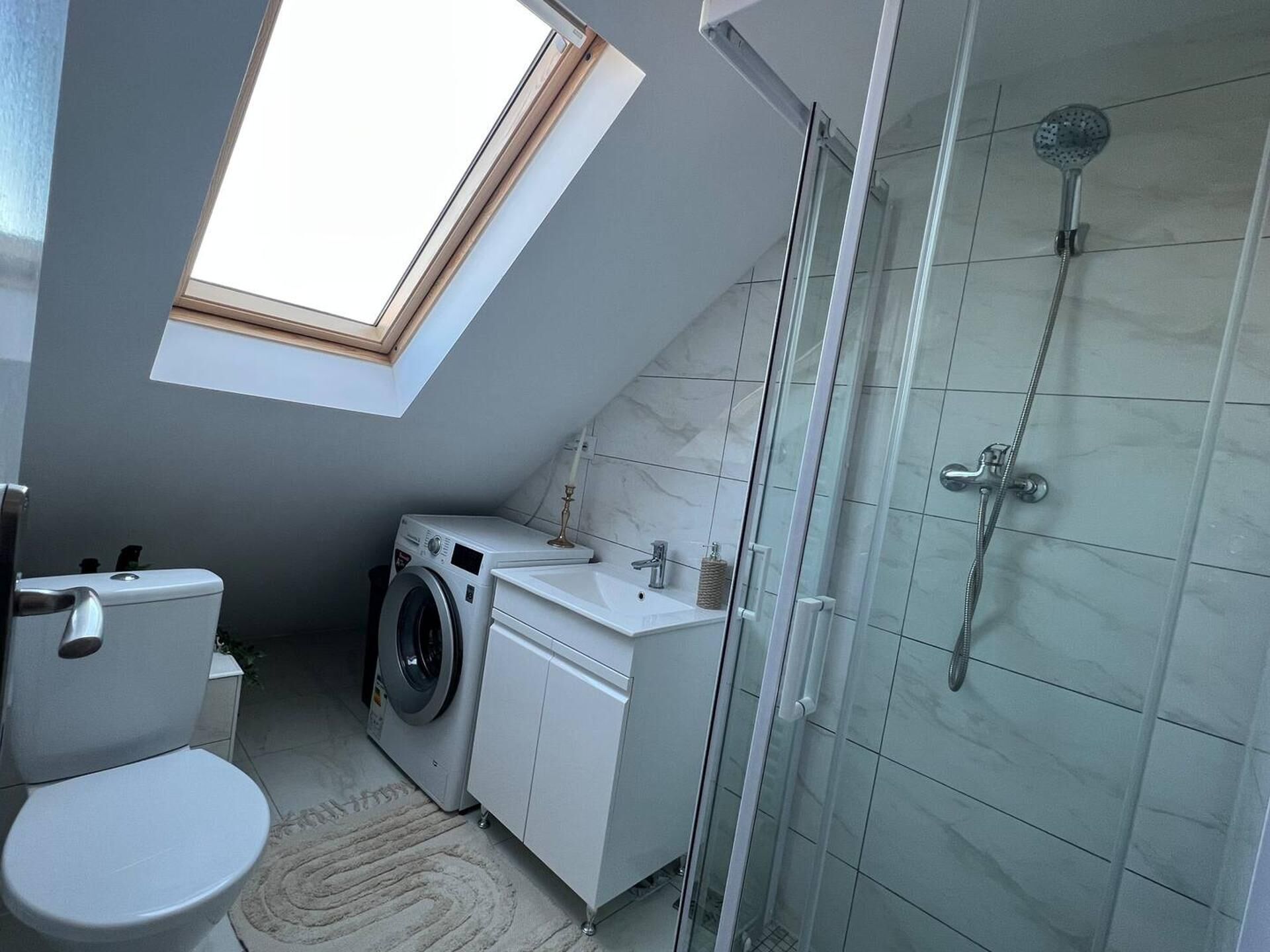 House | Bathroom | Shower, towels