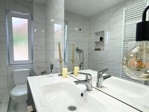 Nhà | Phòng tắm | Buồng tắm vòi sen, khăn tắm 
