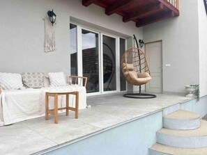 House | Terrace/patio - Cosy and Spacious 2 Bedroom House (Albesti)