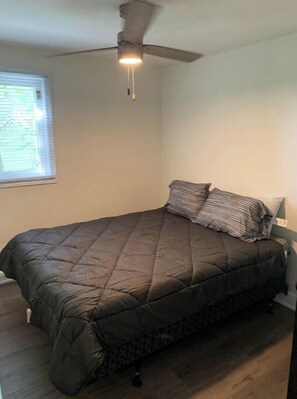 2 bedrooms, bed sheets - Free parking! 2 bdrm 5 min walk to fallsview blvd
(Niagara Falls)