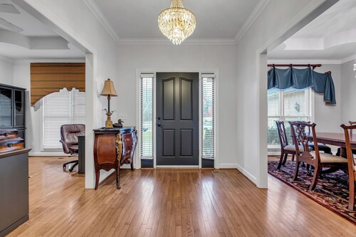 LakeFront ♥ HotTub ♥ Dock ♥ 4BD4.5BA ♥ FreeParking