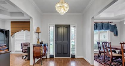 LakeFront ♥ HotTub ♥ Dock ♥ 4BD4.5BA ♥ FreeParking