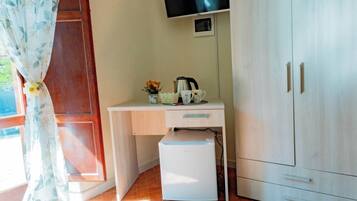 Premium bedding, individually decorated, desk, free WiFi