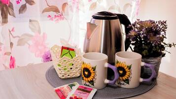 Room, Garden View | Premium bedding, individually decorated, desk, free WiFi