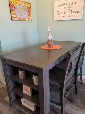 Dining - 🐠SEA INSPIRED BEACH BUNGALOW SUNSET BALCONY CONDO (Galveston)