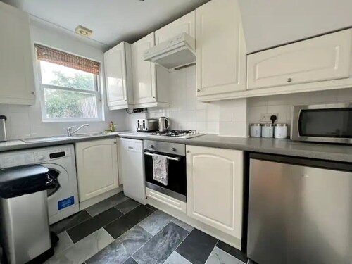 Central Hove 2 Bedroom Flat BN35IVY