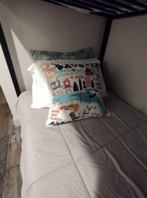 1 chambre, fer et planche à repasser, Wi-Fi, literie fournie