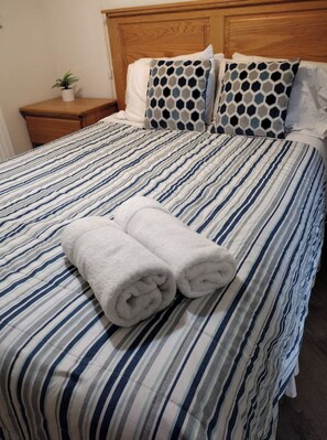 1 bedroom, iron/ironing board, WiFi, bed sheets - Island Beachwalk Waterfront! 2 Pools/Hot Tubs View (Galveston)