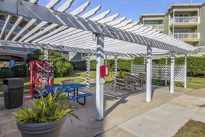 Outdoor dining - Island Beachwalk Waterfront! 2 Pools/Hot Tubs View (Galveston)