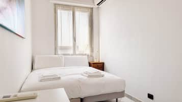 Apartment (1 Bedroom) | 1 bedroom, iron/ironing board, bed sheets