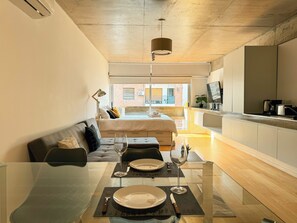 Deluxe Studio, Balcony, City View | Dining room - BT Homes - Palermo, Soler (Buenos Aires)