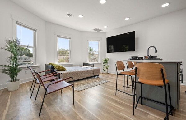 4 bedrooms, iron/ironing board, free WiFi, bed sheets