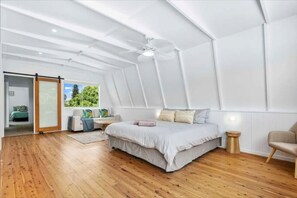 5 bedrooms, iron/ironing board, WiFi, bed sheets