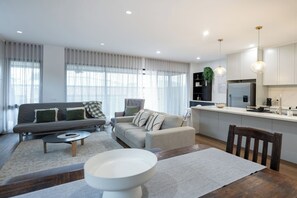 Unclassified image, 3 of 58, button