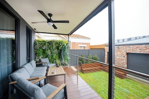 Terrace/patio - Modern Home - gr8 4 groups (Preston)
