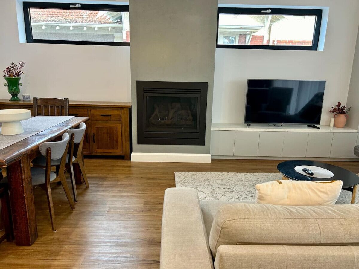 Télévision, cheminée