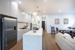 Unclassified image, 5 of 58, button