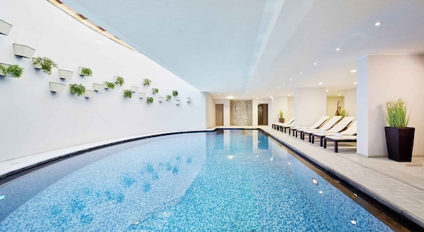 Piscine intérieure