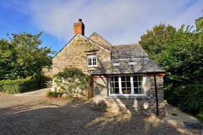 Exterior - Porthcothan Mill Cottage (Porthcothan Bay)