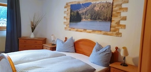 Double Room, Non Smoking | Hypo-allergenic bedding, individually decorated, individually furnished - Berggasthof Willy Merkl (Schliersee)