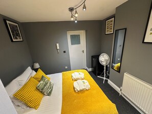 2 Schlafzimmer, Bügeleisen/Bügelbrett, WLAN, Bettwäsche
