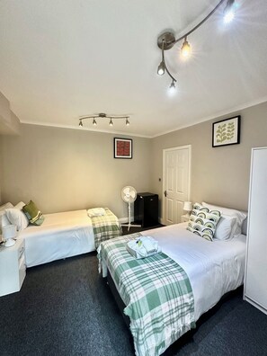 2 Schlafzimmer, Bügeleisen/Bügelbrett, WLAN, Bettwäsche