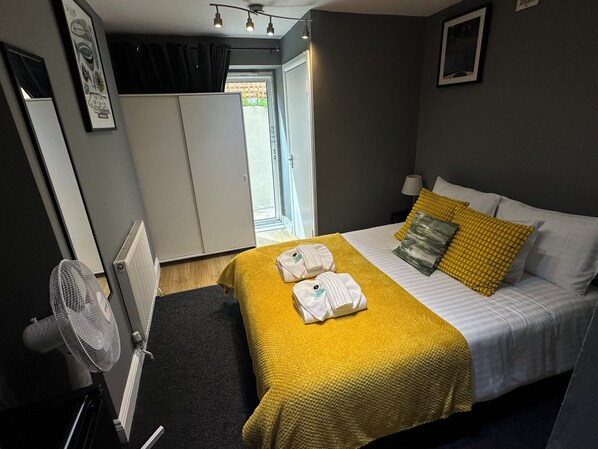 2 bedrooms, iron/ironing board, WiFi, bed sheets
