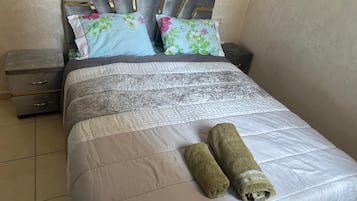 3 chambres, fer et planche à repasser, Wi-Fi, draps fournis