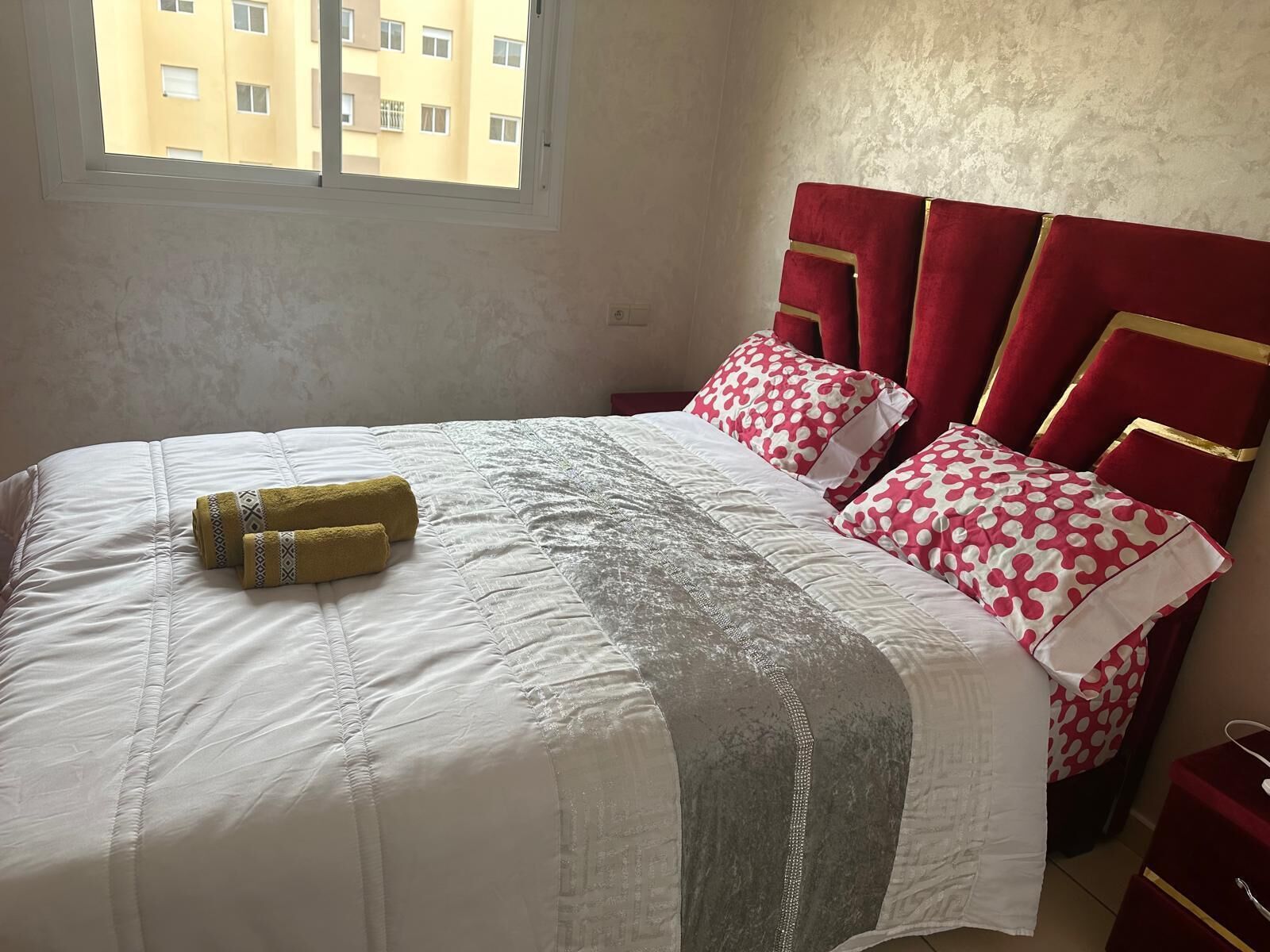 3 chambres, fer et planche à repasser, Wi-Fi, draps fournis