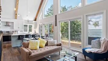 Smart TV, fireplace, table tennis