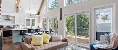 Älytelevisio, takka, pöytätennispöytä