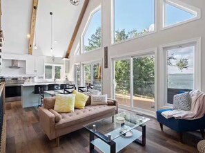 Smart TV, fireplace, table tennis