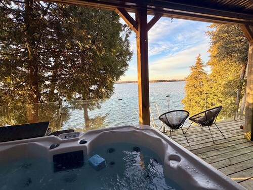 Lakefront Cottage w/ New Hot Tub, Skiing Nearby, Games Room & Stunning Views