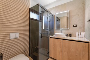 Shower, hair dryer, towels, soap - Luxury apartments Olive (Kaštel Sućurac)