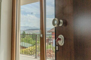 Appartamento Comfort, 2 camere da letto, balcone, vista montagna | Terrazza/patio