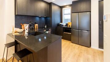 Refrigerador, microondas, horno, placa de cocina