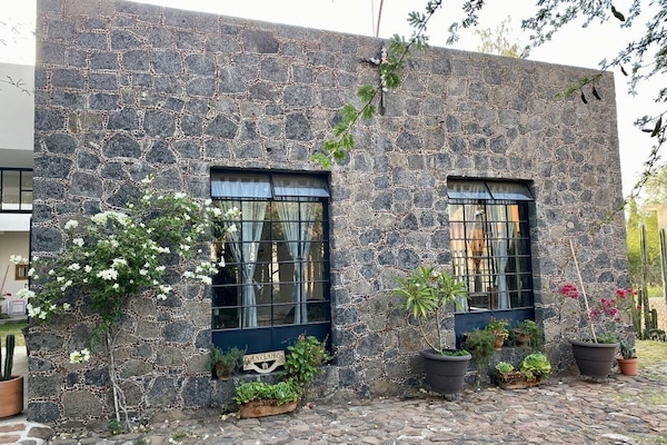 Vista frontal de la propiedad