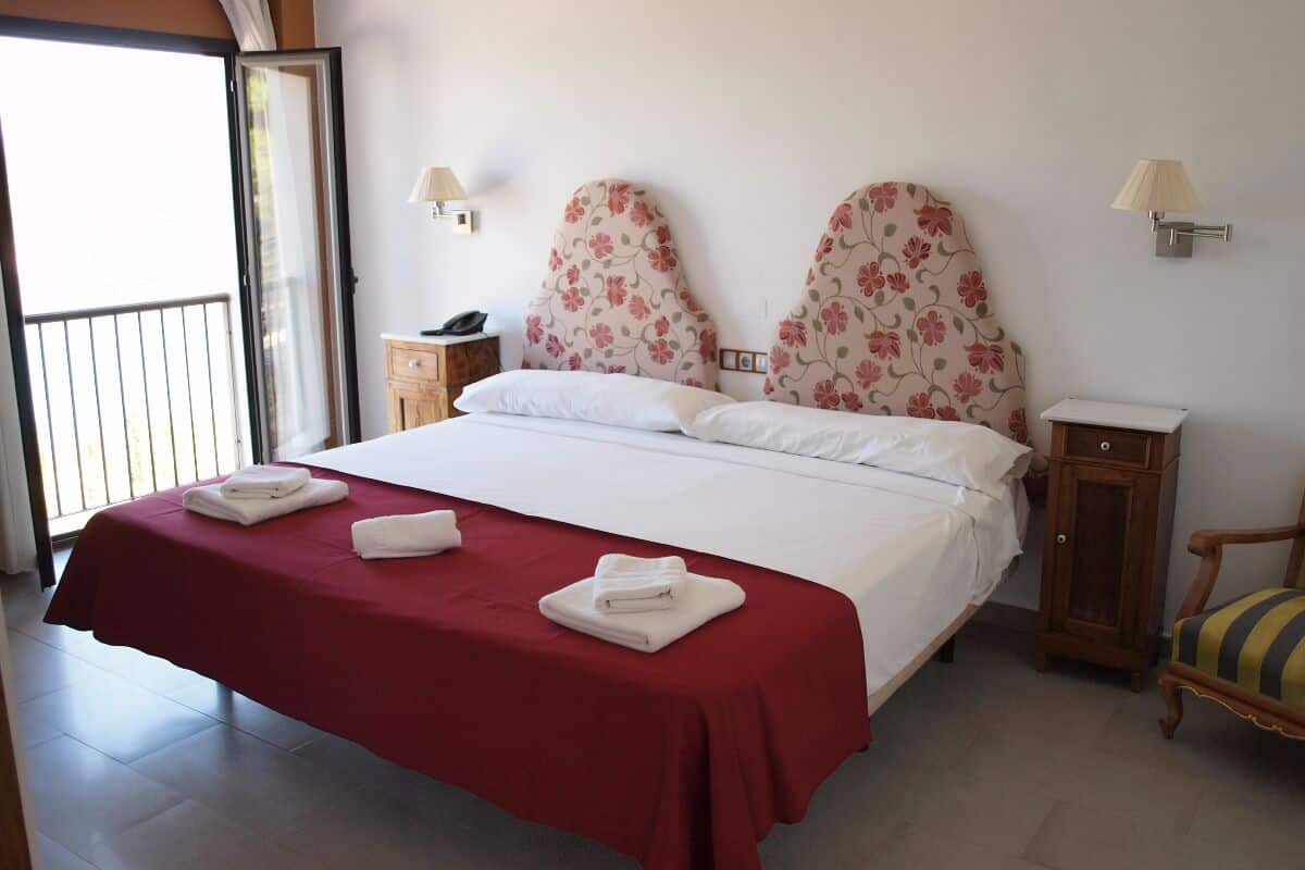 Desk, laptop workspace, free WiFi, bed sheets