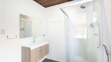 Chalet Deluxe, vue jardin | Salle de bain