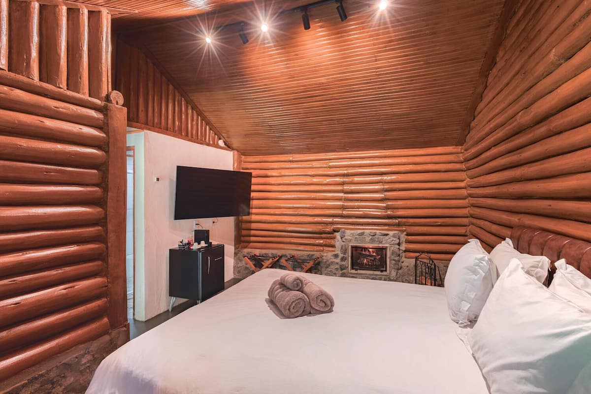 Classic Chalet | 1 bedroom, premium bedding, minibar, iron/ironing board